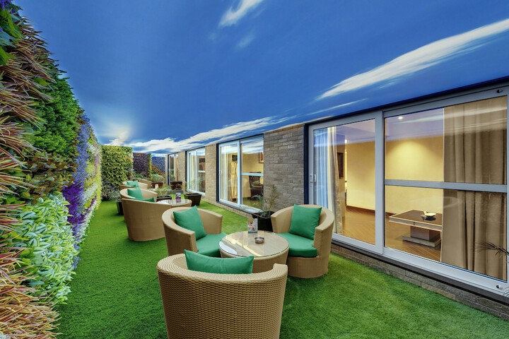 Hotel Exterior 60 of 75