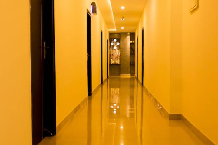 Ballroom/Hall 26 of 33