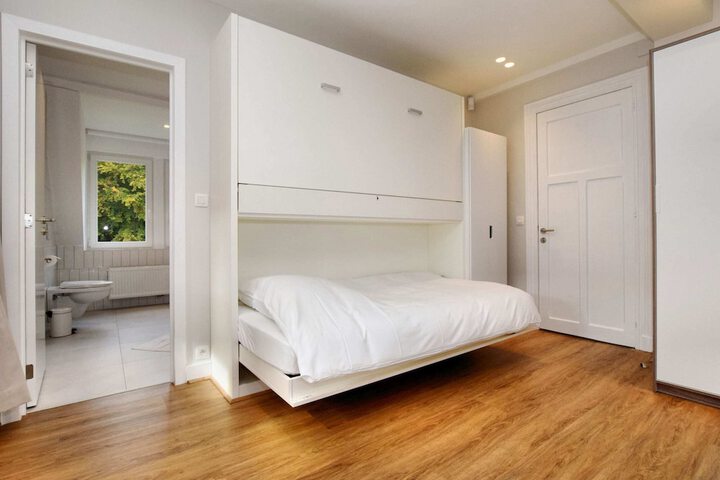 Room 3 of 40