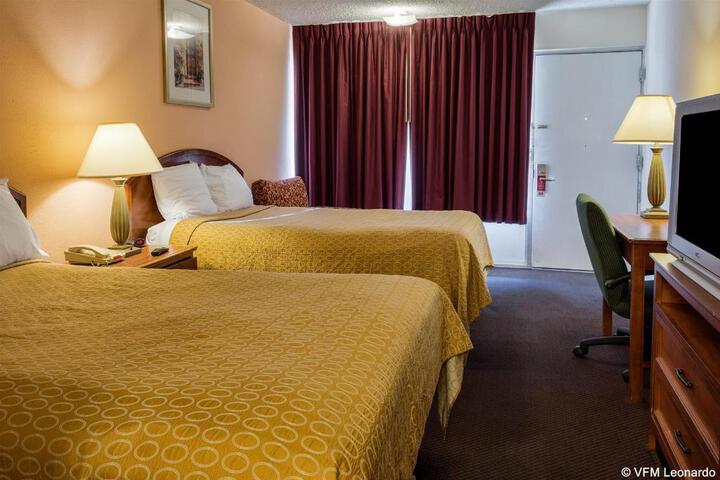 1 Queen Bed (2 of 11)
