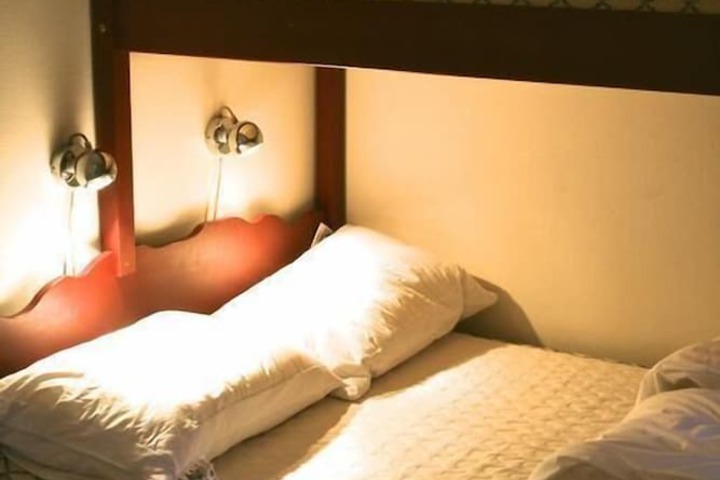 Room 10 of 32