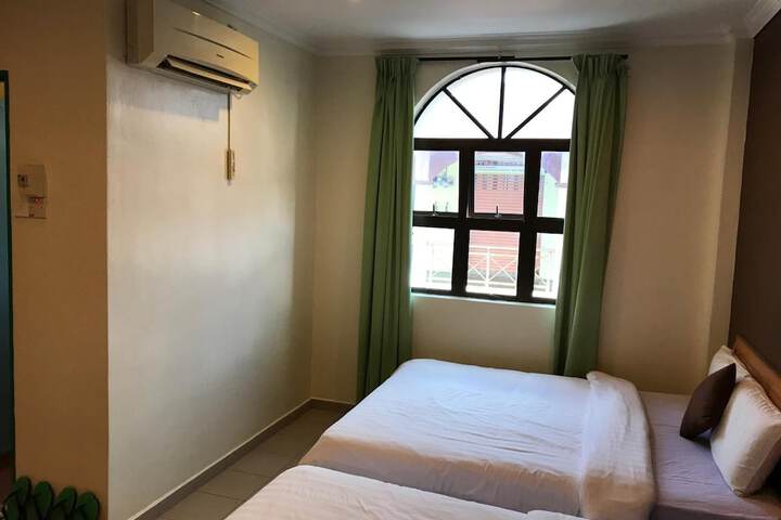 Room 27 of 47