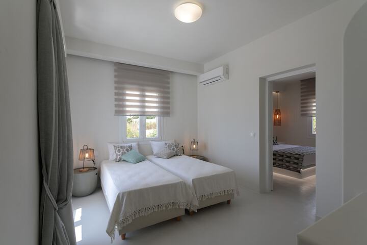 Room 2 of 128