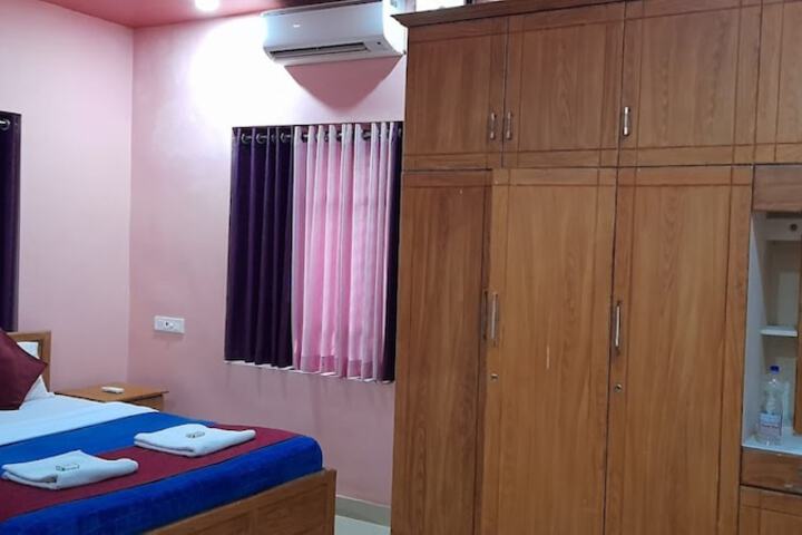 Room 7 of 18