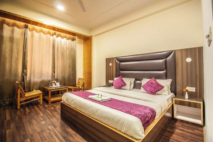 Room 10 of 29