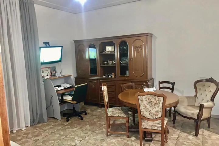 Room 6 of 6