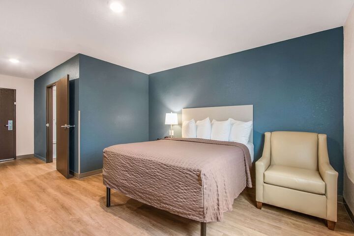 1 Queen Bed (1 of 19)