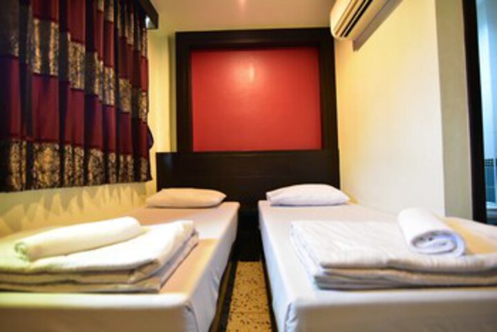 Room 13 of 23