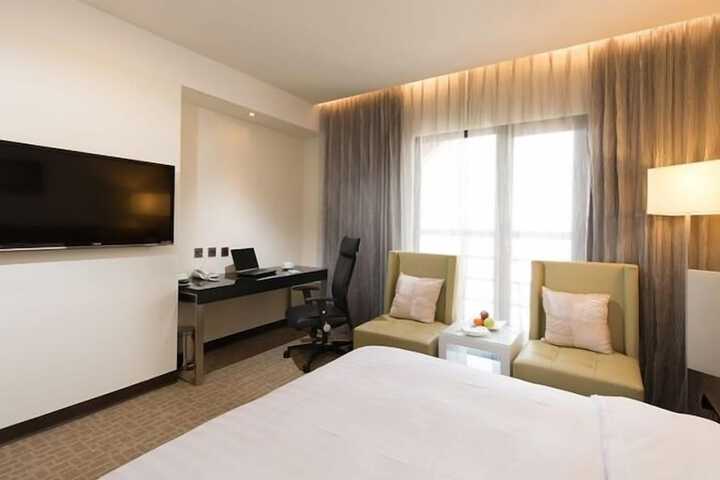 Room 17 of 44