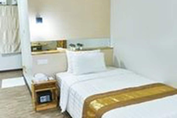 Room 4 of 34