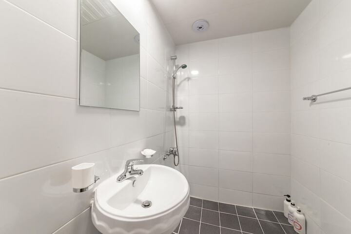 Room 2 of 20