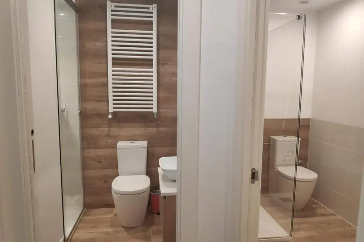 Room 6 of 14