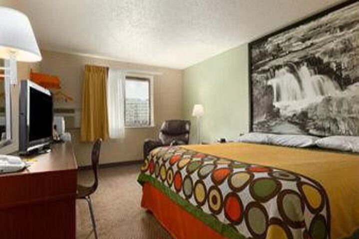 Room 11 of 18