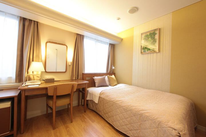 Room 16 of 93