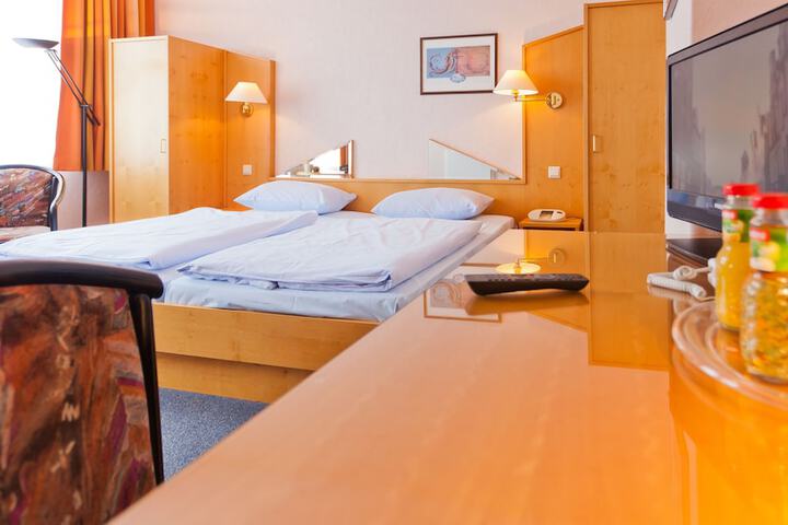 Room 8 of 18
