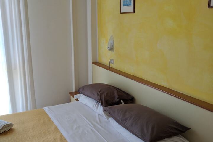 Room 10 of 20