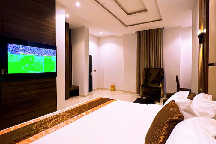 Room 8 of 23