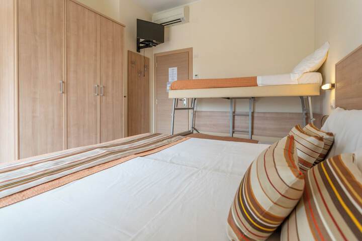 Room 21 of 46