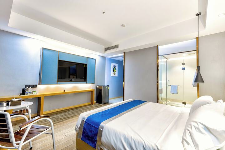 Room 8 of 68