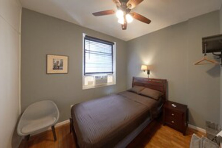 Room 33 of 79