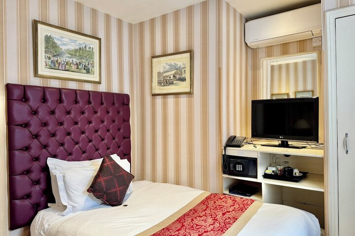 Room 44 of 97