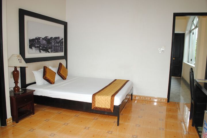 Room 9 of 26