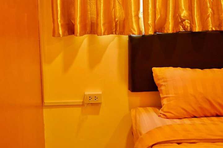 Room 5 of 11