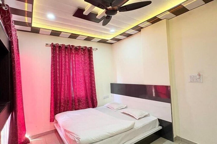 Room 2 of 8
