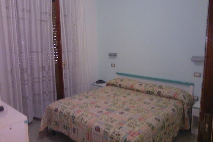 Room 14 of 36