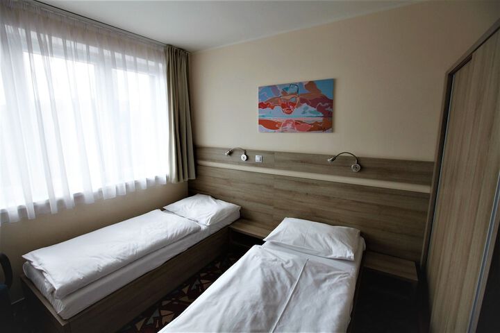 Room 10 of 40