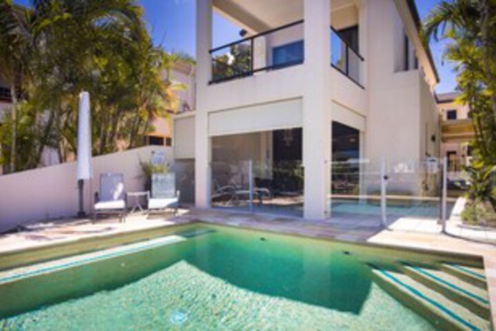LUXE at Sanctuary Cove