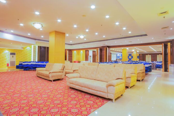 Ballroom/Hall 67 of 80