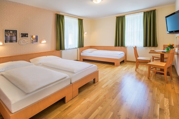 Room 3 of 56