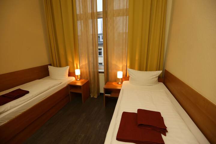 Room 27 of 60