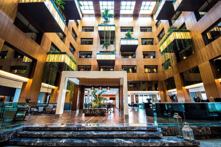 Entrance & Lobby