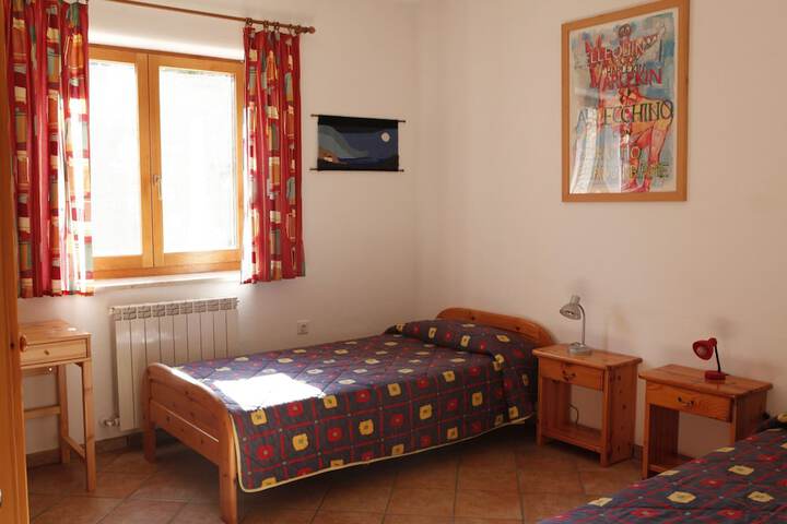 Room 4 of 32