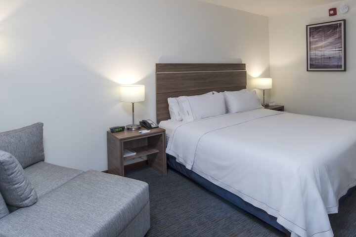 Room 7 of 100