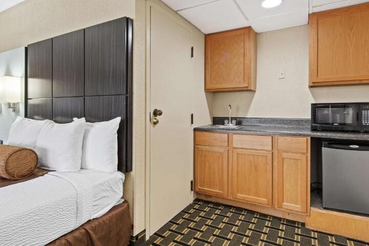 2 Queen Beds (7 of 7)