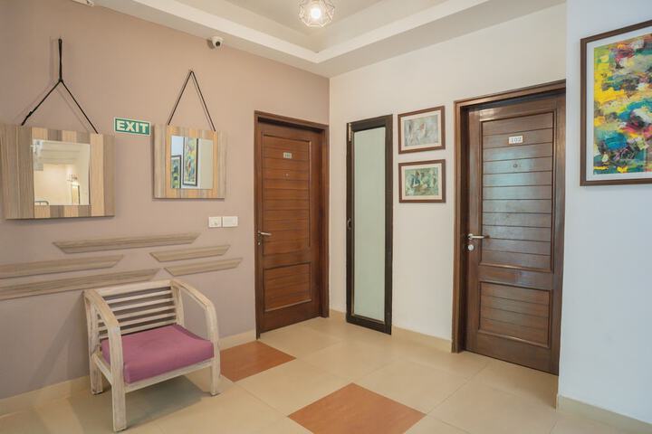 Entrance & Lobby