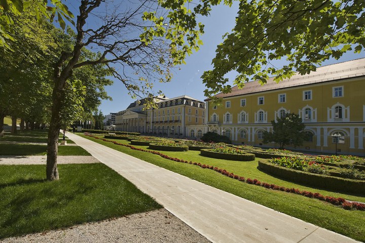 Hotel Exterior 118 of 128