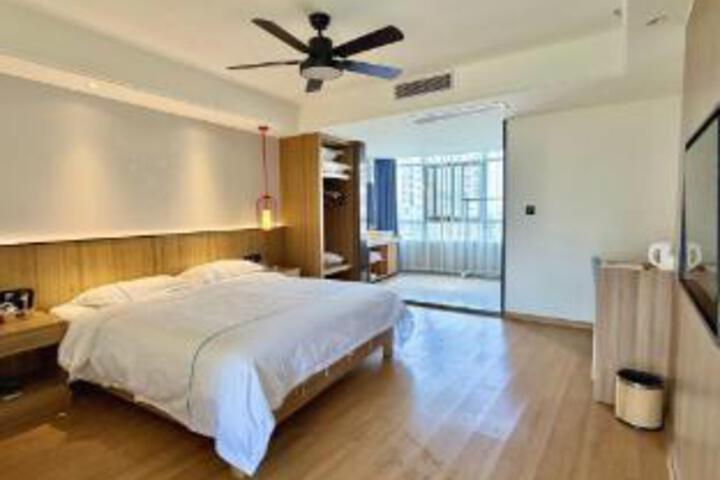 Room 18 of 19