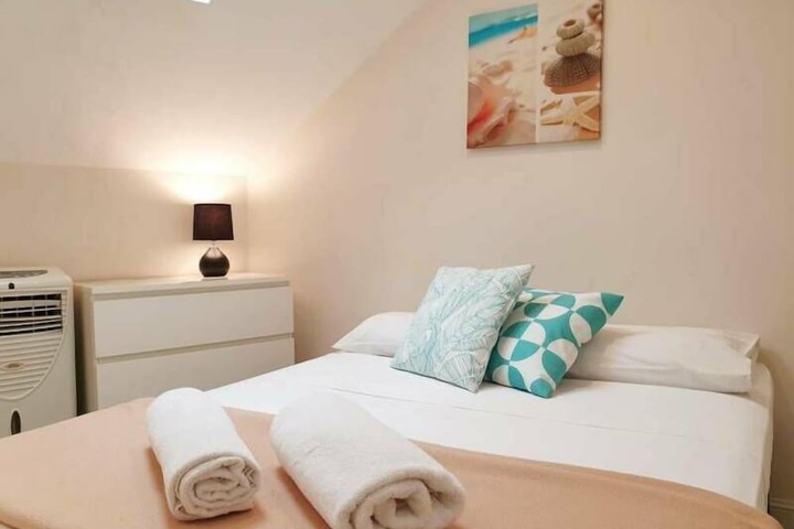 Room 5 of 17