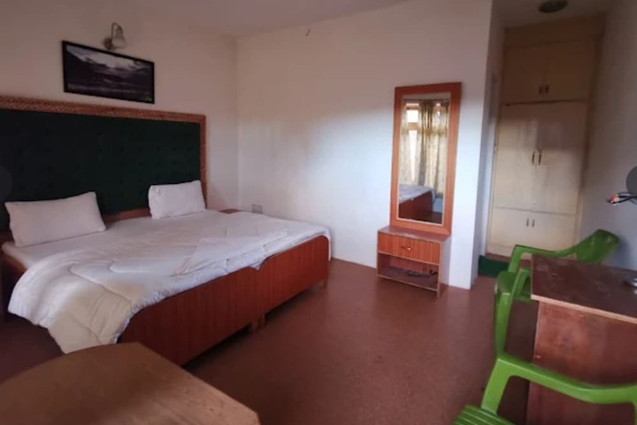 Room 6 of 15
