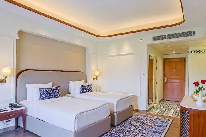 Room 43 of 170