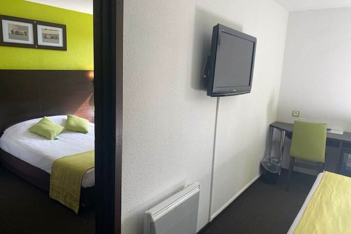 Room 11 of 36