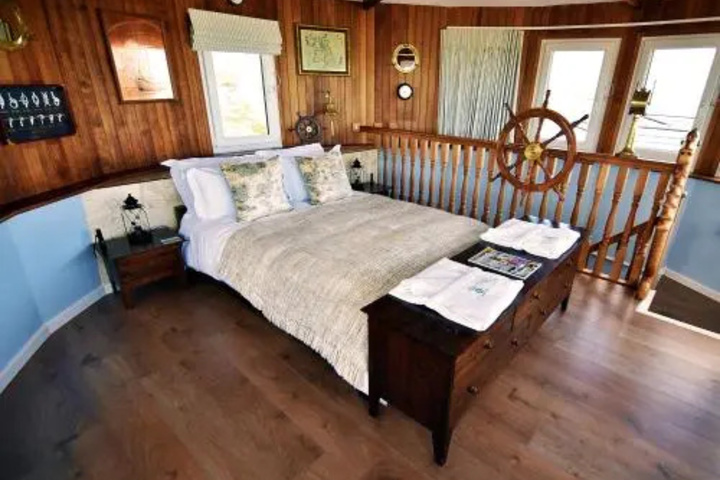 Room 2 of 18