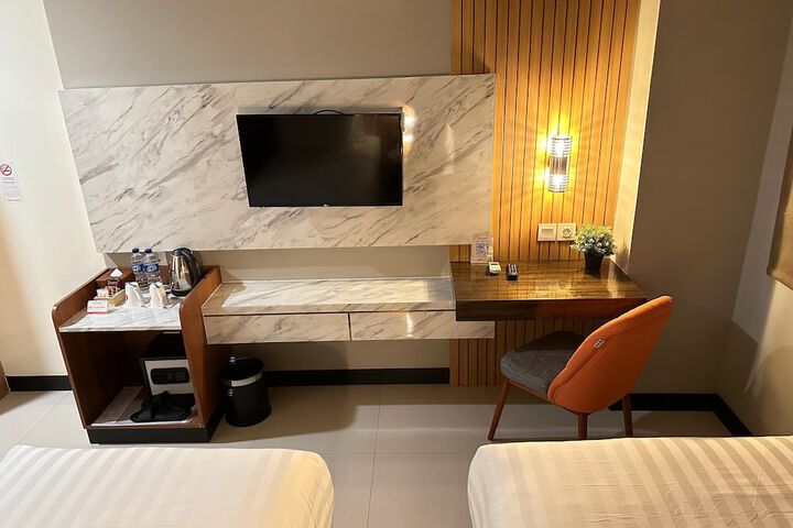 Room 9 of 36