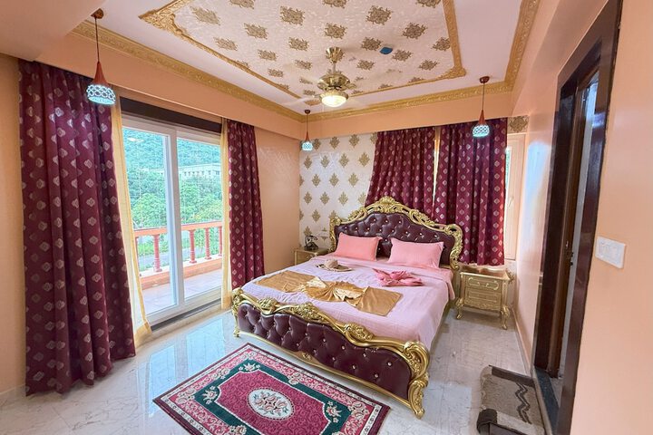 Room 8 of 32