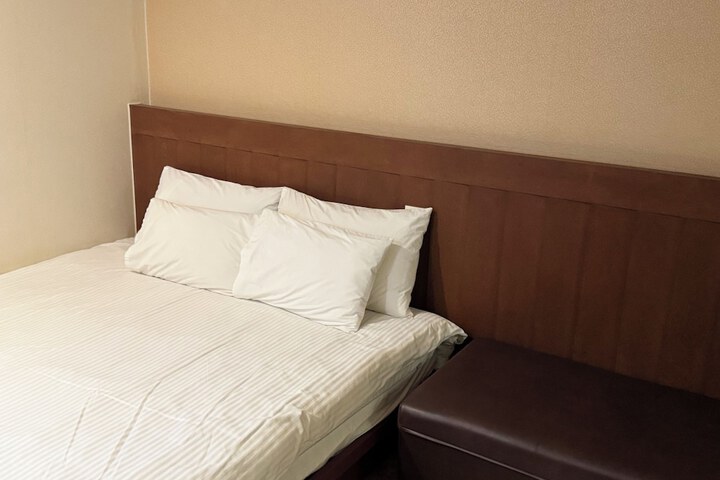 Room 6 of 30
