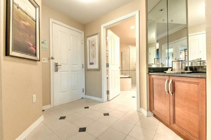 Room 4 of 438